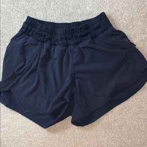 LULULEMOM SHORTS SIZE 4 - tracker short